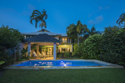 Catalina - Port Douglas - Accommodation Perth 0