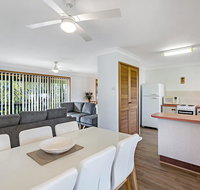 Catalina 12 Holiday House - Walk to Beaches - Accommodation Perth