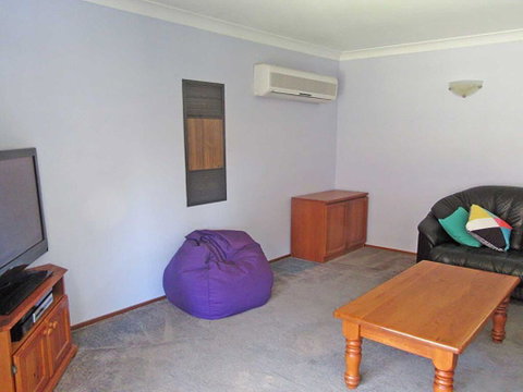 Catalina', 7 Catalina Close - Air Conditioned Large Home With Boat Parking - Accommodation Perth 1