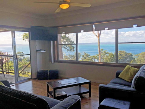 Catch Of The Day', 72 Government Road - Great House With Water Views - Accommodation Perth 2