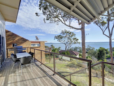 Catch Of The Day', 72 Government Road - Great House With Water Views - Accommodation Perth 1