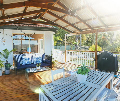 Central Coast Getaway 4B Family Holiday Home - Accommodation Perth 3