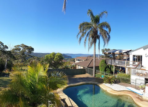 Central Coast Getaway 4B Family Holiday Home - Accommodation Perth 0