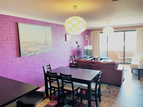 Central Park 14 - Centrally Located With Views To The Mountains - Accommodation Perth 2