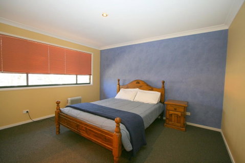 Chalet De Neige - Accommodation Perth 3