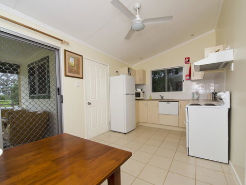 Charleville Bush Cottage - Perth Resorts 3