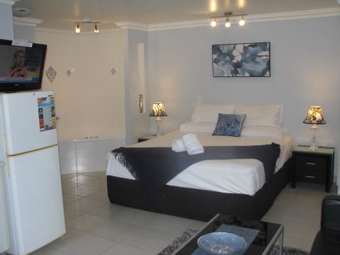 Charm City Motel - Accommodation Perth 3