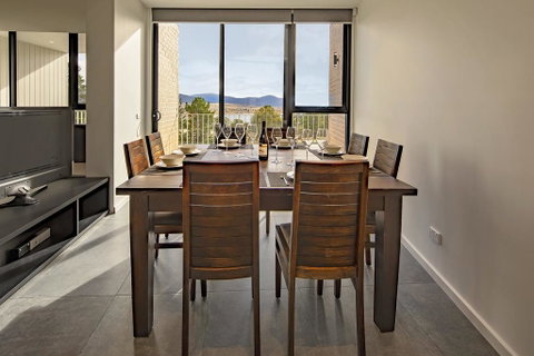 Chilam 'B' - Sophisticated Style With Views To The Lake & Mountains - Accommodation Perth 1