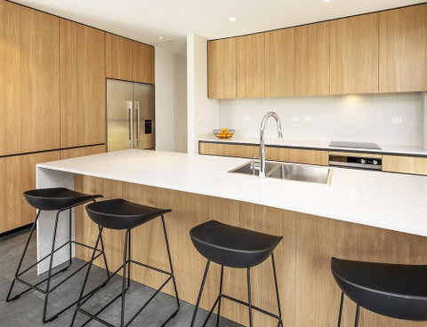 Chilam 'B' - Sophisticated Style With Views To The Lake & Mountains - Accommodation Perth 3