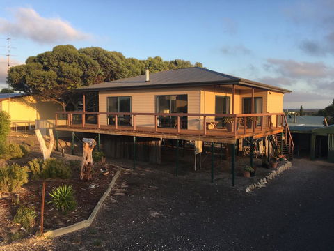 Chill N Sea Coastal Retreat - Accommodation Perth 0