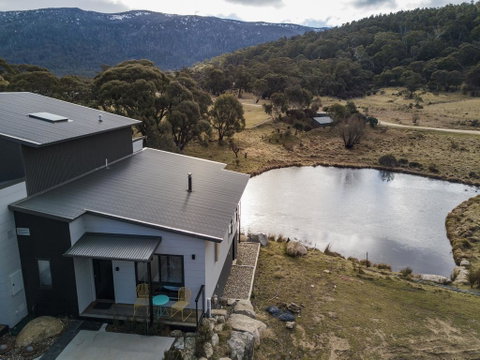 Chloe's Chalet - Accommodation Perth 0