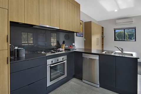 Chloe's Chalet - Accommodation Perth 3