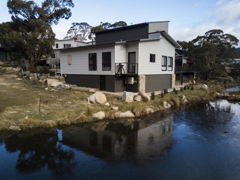Chloe's Chalet - Accommodation Perth 1
