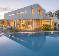 Cinque - Luxury Family Home with Pool Close to Beach and Town - Accommodation Perth