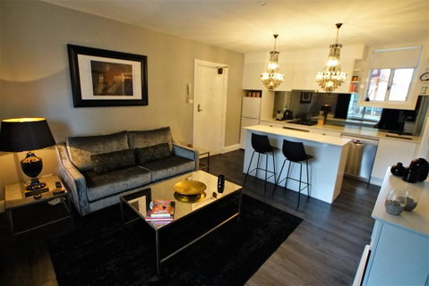 City Life Apartment-full Kitchen & Separate Bedroom - Accommodation Perth 1