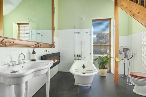 Claremont House - Accommodation Perth 3