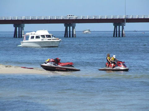 Close To Water, Restaurants And Clubs, Toorbul St, Bongaree - Accommodation Perth 2