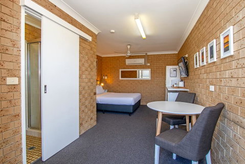 Coast Inn Motel - Accommodation Perth 2