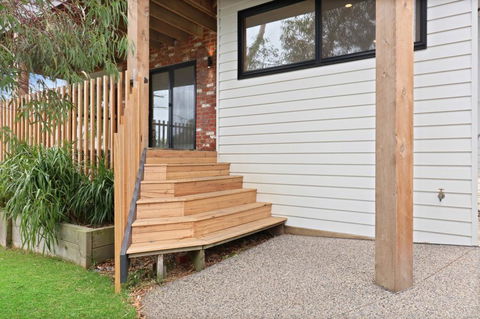 COASTAL BEAUTY ON BRUCE - Accommodation Perth 0