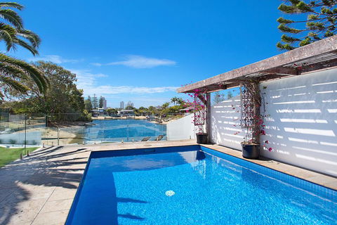 Coastal Elegance - Accommodation Perth 3