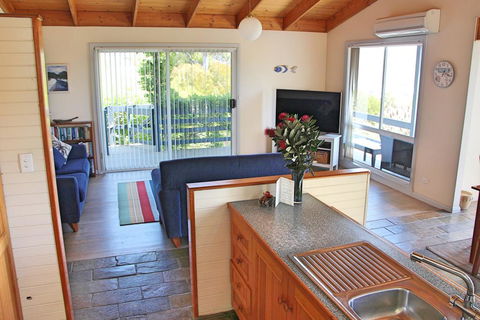 Cockatoo Cabin - Accommodation Perth 2