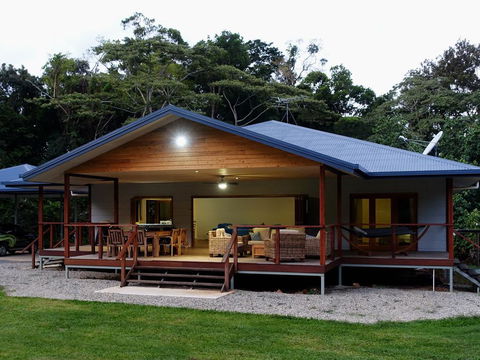 Coconut Beach House - Accommodation Perth 0