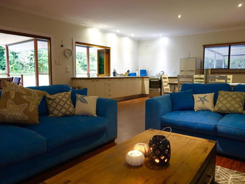 Coconut Beach House - Accommodation Perth 3