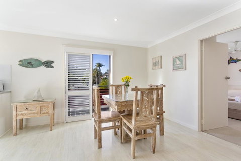 COCONUTS - Accommodation Perth 3