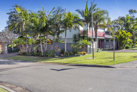 COCONUTS - Accommodation Perth 0