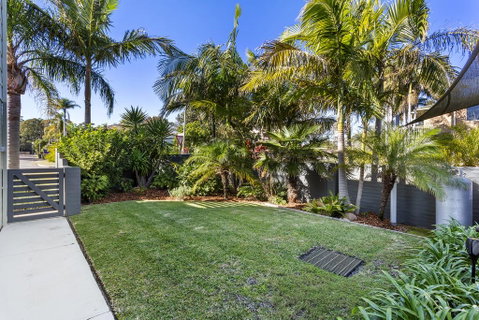 COCONUTS - Accommodation Perth 1