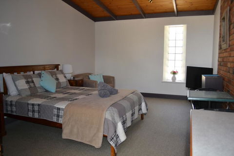 Colonial Motel - Accommodation Perth 2