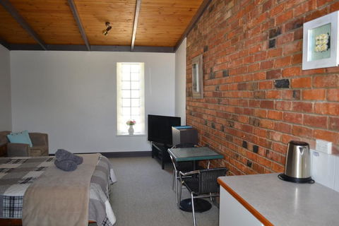 Colonial Motel - Accommodation Perth 1