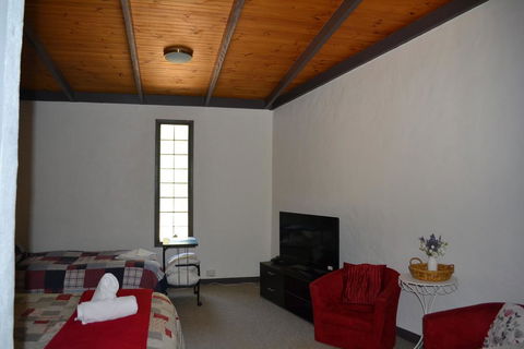 Colonial Motel - Accommodation Perth 3