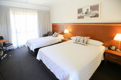 Comfort Inn Deakin Palms - Accommodation Perth 3