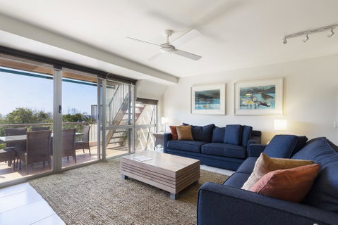 Comfortable & Stylish With Rooftop Spa - Accommodation Perth 3