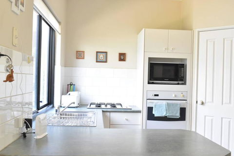 Comfortable 2 Bedroom Unit With Garden - Accommodation Perth 1