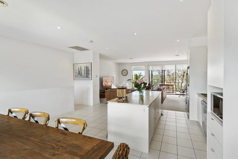 Comfy Coast Drive Condo - Accommodation Perth 2