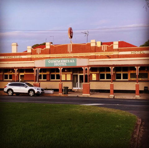 Commercial Hotel - Accommodation Perth 3