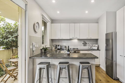 Convenient And Quiet In Sophisticated Malvern - Accommodation Perth 1