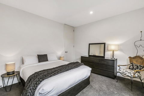 Convenient And Quiet In Sophisticated Malvern - Accommodation Perth 3
