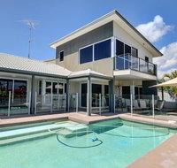 Coorumbong 36 - 6 BDRM Canal Home With Pool - Accommodation Perth