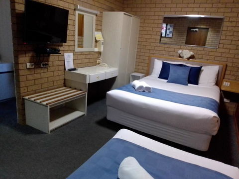 Country Home Motor Inn - Accommodation Perth 1