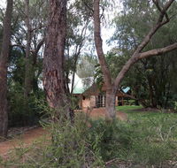 Country Retreat on 1 acre with pool hot tub surrounded by trees - Accommodation Perth