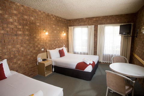 Courtyard Motor Inn - Accommodation Perth 2