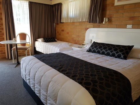 Cousins Motor Inn - Perth Resorts 1