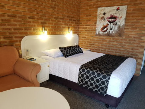 Cousins Motor Inn - Perth Resorts 3