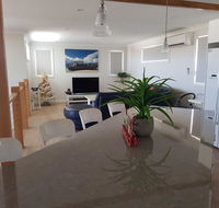 Cozzys Condo Luxury Beach House - Accommodation Perth