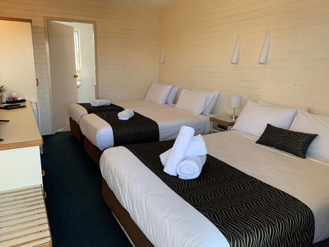 Crest Motor Inn - Perth Resorts 2