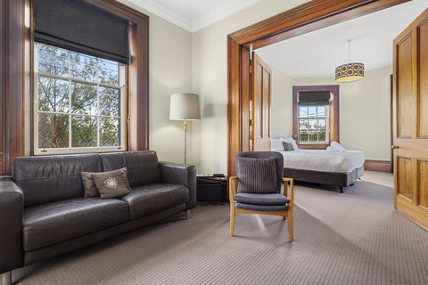 Cromwell Apartment - 3 Red Doors Battery Point - Accommodation Perth 1