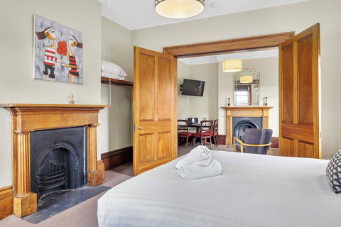 Cromwell Apartment - 3 Red Doors Battery Point - Accommodation Perth 3